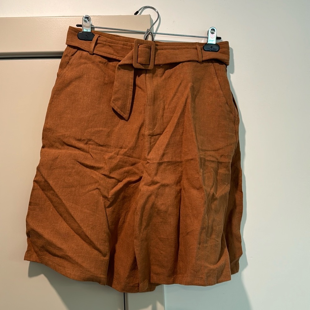Linen “Bermuda” shorts